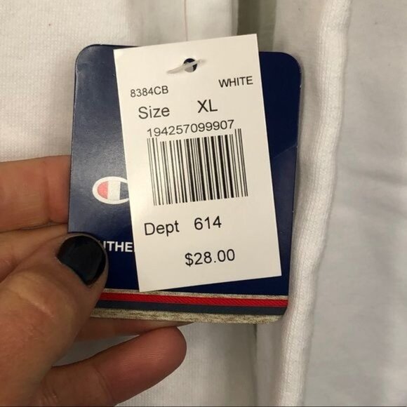 Champion Embroidered Crewneck Sweatshirt White XL NWT - Picture 6 of 7